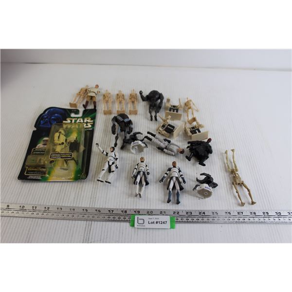 Star Wars Stormtrooper with Battle Damage and Blaster Rifle Rack - Sealed, Assorted Star Wars Figuri