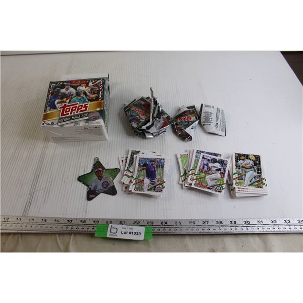 Topps MLB Holiday Mega Box 2021 Box with Assorted Trading Cards