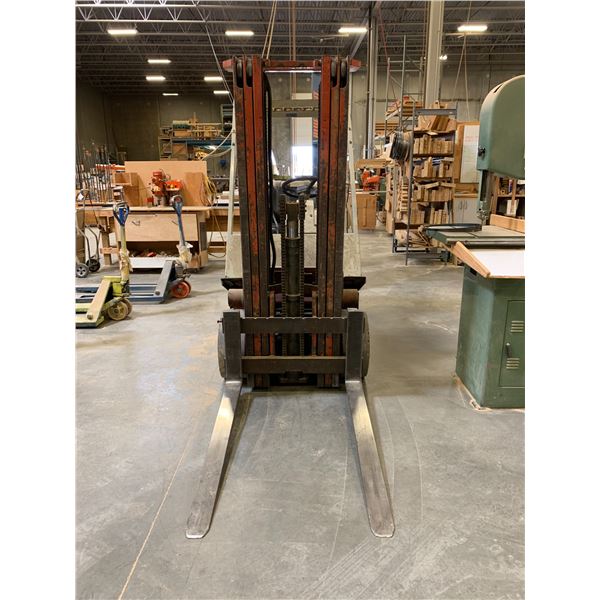 NISSAN 50 FORKLIFT-THREE MAST/5000LBS. (8976 HRS) - TRUCK WEIGHT