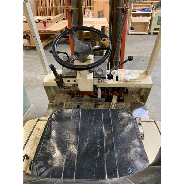 NISSAN 50 FORKLIFT-THREE MAST/5000LBS. (8976 HRS) - TRUCK WEIGHT