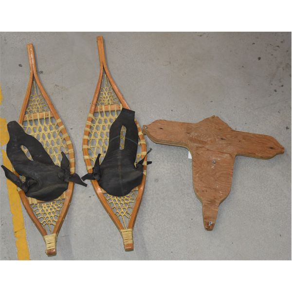 Cree/Algonquin Snowshoes*