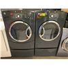 Image 1 : GE FRONT LOAD WASHER & DRYER SET WITH PEDESTALS