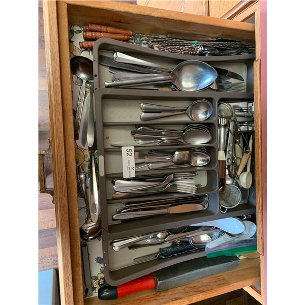 Contents of Cuttlery Drawer