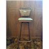 Image 1 : Vintage Stool 38H