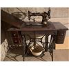 Image 1 : Antique Singer Treadle Sewing Machine