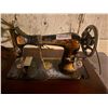 Image 2 : Antique Singer Treadle Sewing Machine