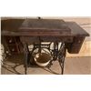 Image 3 : Antique Singer Treadle Sewing Machine