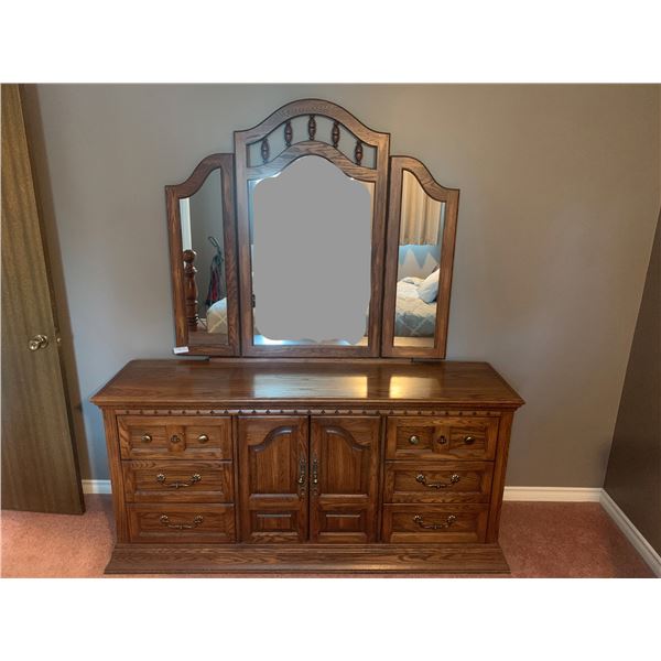 Vintage 6 Drawer Dresser 68W x 18D x 32H and Mirror