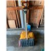 Image 1 : Snow Shovels