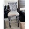 Image 1 : Tall Upholstered Bar Chair