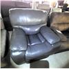 Image 1 : Gray Leather Mechanical Recliner