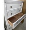 Image 3 : 5 Drawer White Dresser