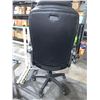 Image 3 : LazBoy Black Adjustable Office Chair
