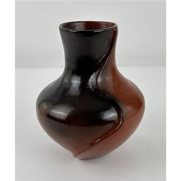 Navajo Indian Pot M. Johnson J. Begay