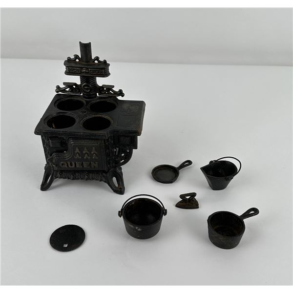 Cast Iron Queen Salesman Sample Stove