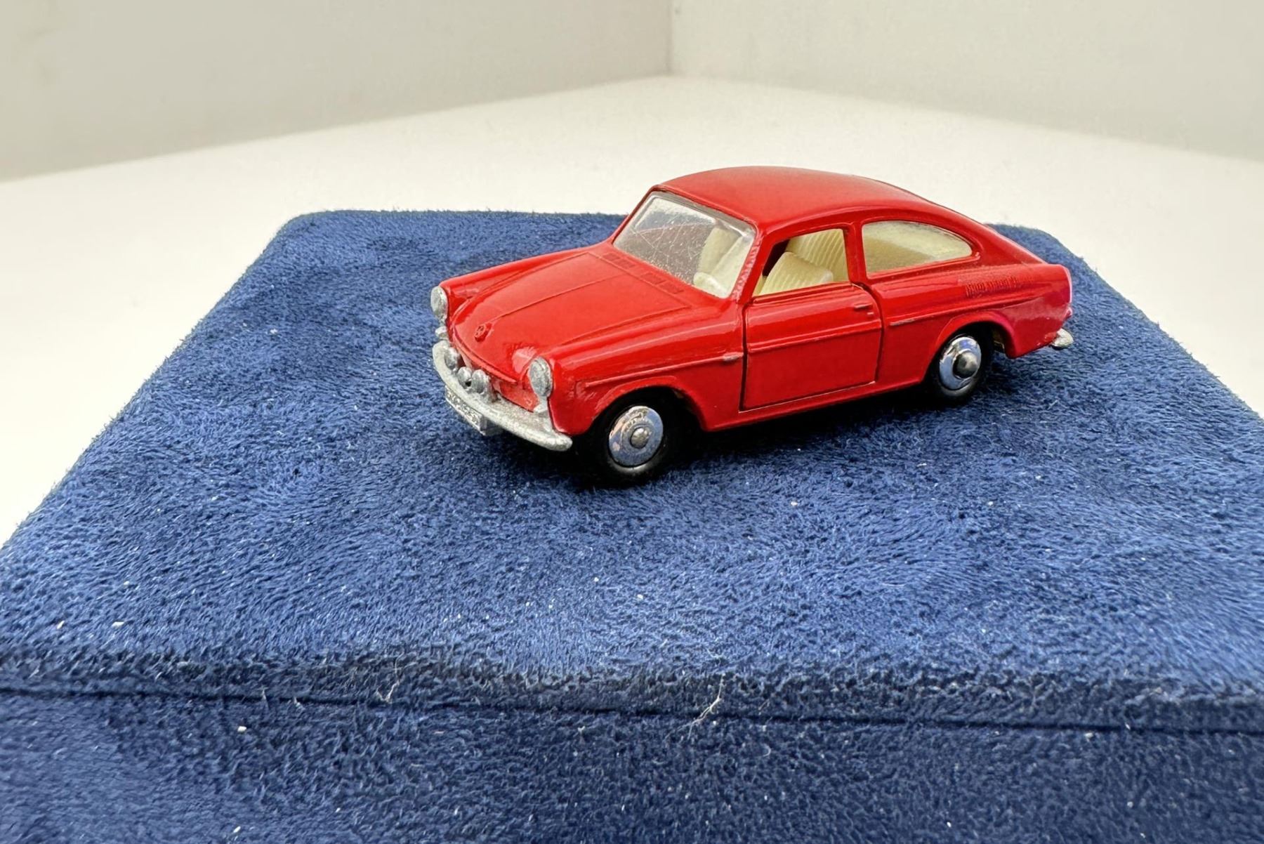 Jouet Matchbox Moving Parts - Volkswagen 1600 TL Fastback 1965 Vert Foncé - 1:64 Neuf Boîte Scellée