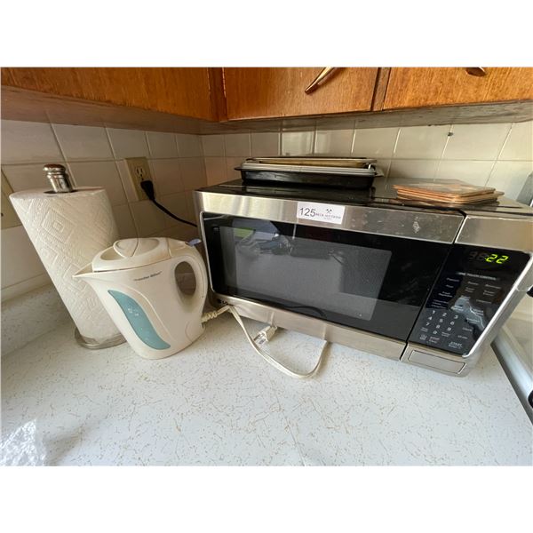 LG Microwave Oven 20L x 14.5D Kettle & Paper Towel Holder