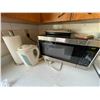 Image 1 : LG Microwave Oven 20L x 14.5D Kettle & Paper Towel Holder