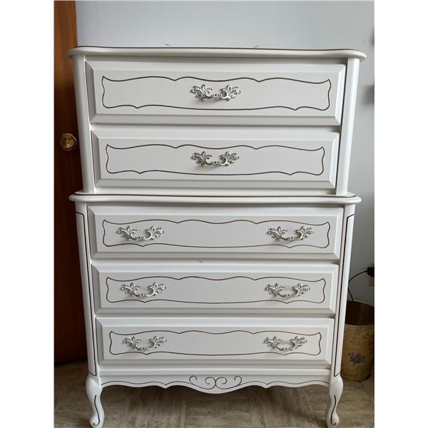 Baronette Vintage Dresser 32L 21D x 47H