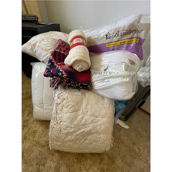 Twin Duvet Blankets Pillows Collection