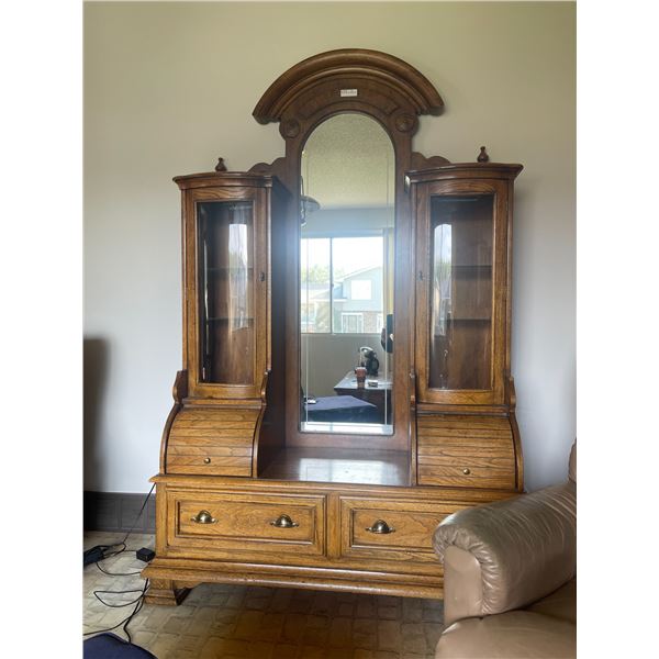 Thomasville Oak China Rounded Glass Cabinet 50L x 20D x 81T