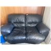 Image 1 : Black Loveseat 61L x 36 x 37T