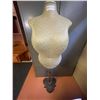 Image 1 : Dress Form
