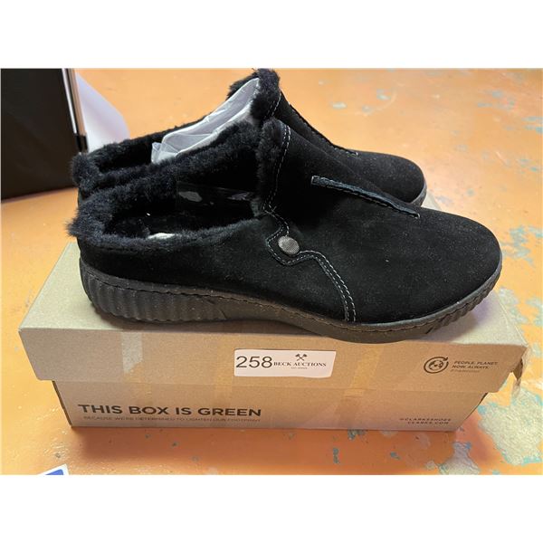 Clarks Slippers Size 10