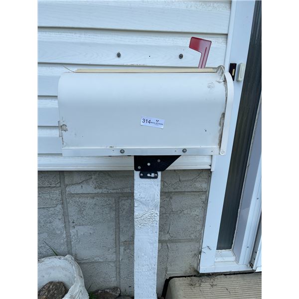 Mailbox Vintage With Stand