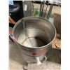 Image 2 : FW JONES & SONS BE 828 ST STAINLESS STEEL HONEY COMB TRANSPORT CONTAINER