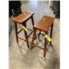 Image 2 : LOT OF 2 WOODEN STOOLS AND 2 WOODEN BENCHES WITH METAL LEGS