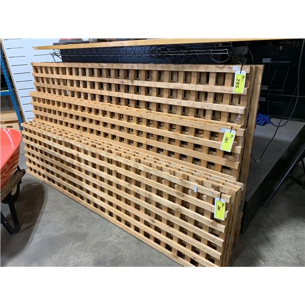 LOT OF FENCING CEDAR LATTICE (8'L X 2'H) (8'L X 3'H ) (8'L X 4'H )