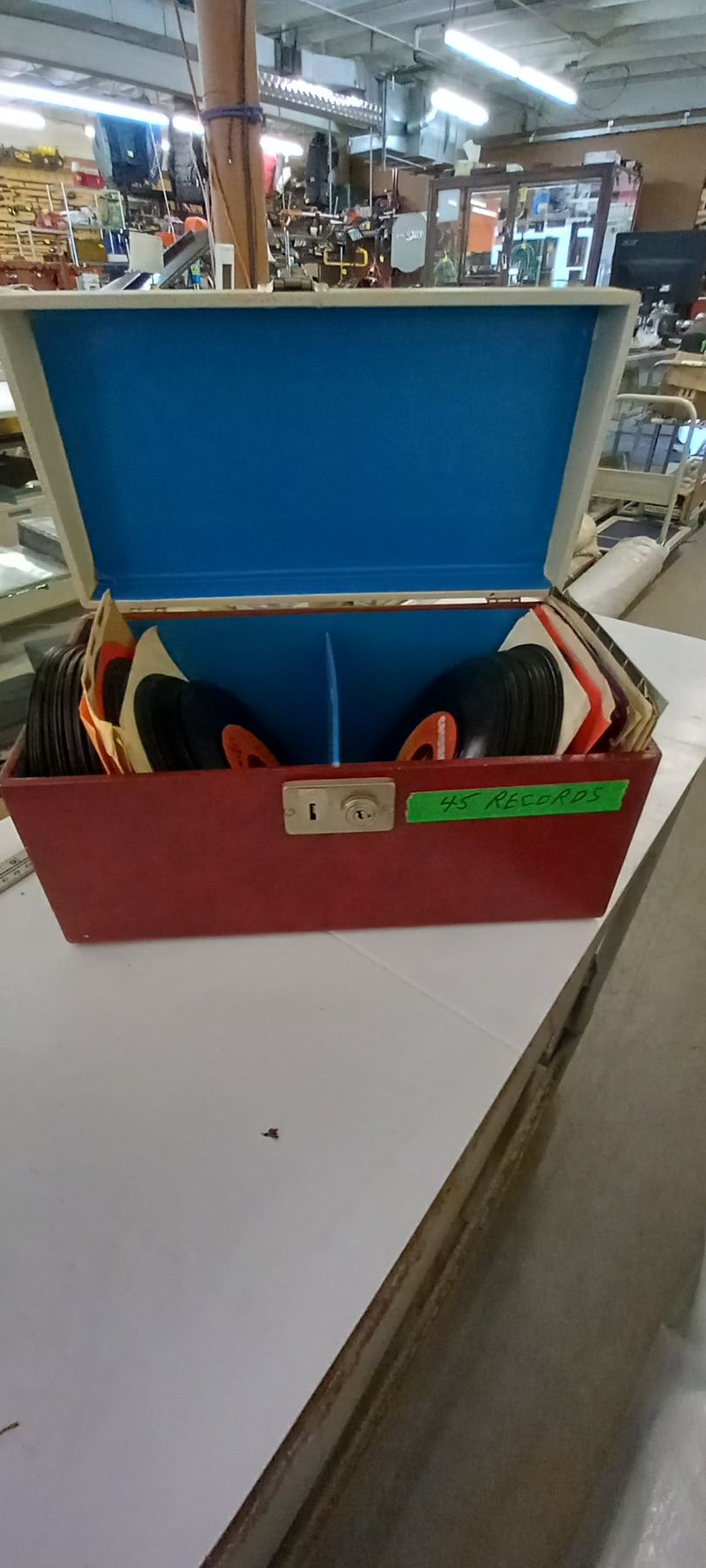 45 RPM RECORD STORAGE BOX W ASST RECORDS Dodds Auction 45-rpm-record-storage-box-w-asst-records-dodds-auction