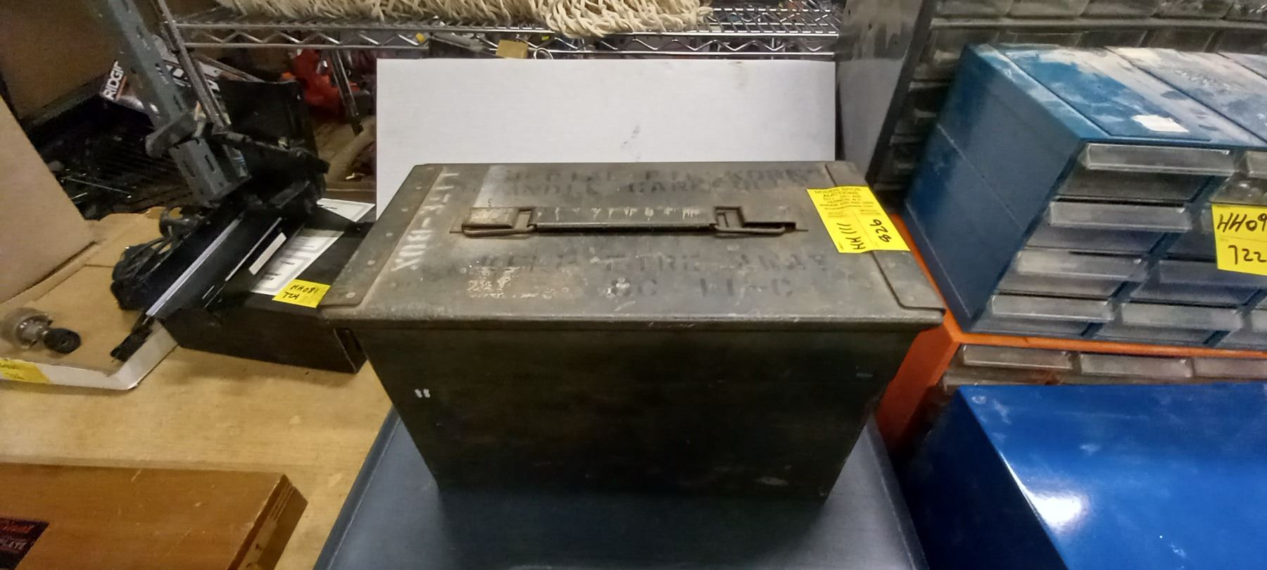 METAL SHELL BOX - Dodds Auction