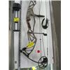 Image 1 : DOUBLE XXL HOYT COMPOUND BOW W/ASST. ACCESS.