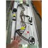 Image 2 : DOUBLE XXL HOYT COMPOUND BOW W/ASST. ACCESS.