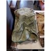 Image 2 : 2 CANVAS HIKING BACKPACKS WITH SAFETY HEATER