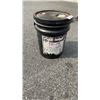 Image 2 : 5 GALLON PAIL OF HYDRAULIC OIL