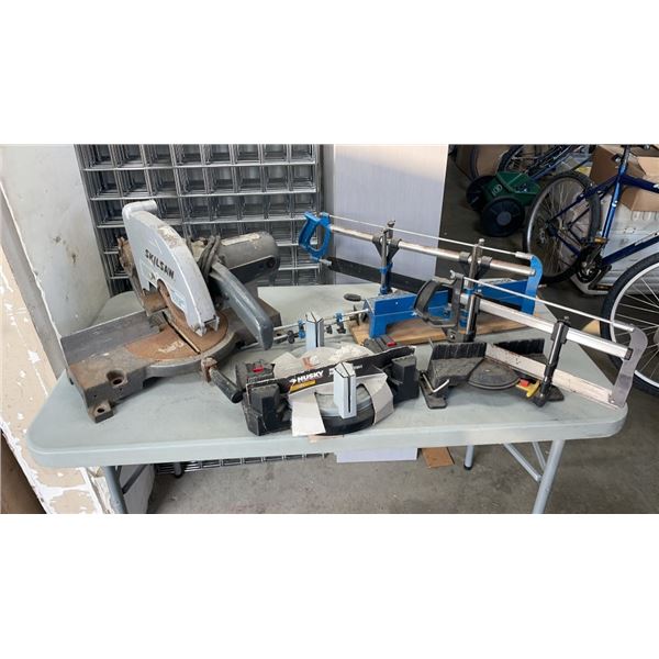 SKILSAW COMPOUND MITER SAW AND 3 MITRE BOXES