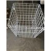 Image 2 : SHORT ROLLING GRIDWALL DISPLAY RACK