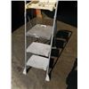 Image 3 : 3 STEP PAINTERS LADDER