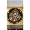 Image 2 : 4 COLLECTOR PLATES 3 RUSSIAN 1 EGYPTIAN WITH SET OF MELLENIUM GLASS COASTERS