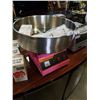 Image 3 : PINK COTTON CANDY MACHINE W/ CANDY FLOSS AND CONES - TESTED WORKING