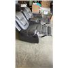 Image 9 : 2 SEATER MOVIE RECLINER WITH CUP HOLDERS AND CENTER STORAGE