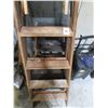 Image 2 : Wooden 6' Stepladder, 2' Stepladder and Equipment Stand