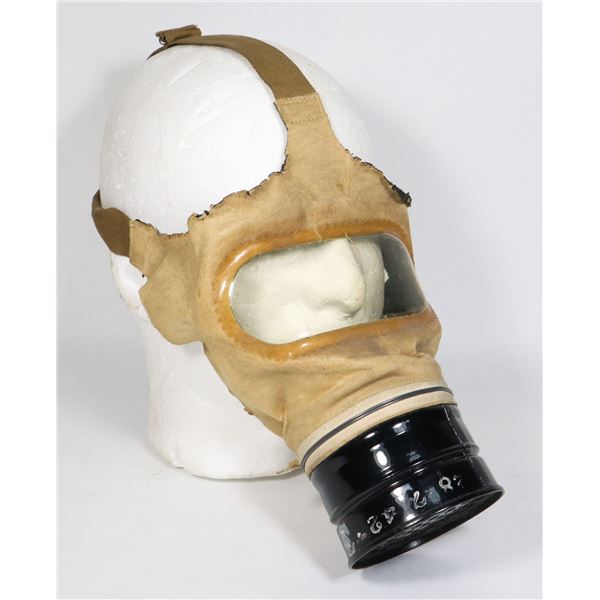 #185 WW2 CIVILLIAN GAS MASK CANADA 1942 HOME