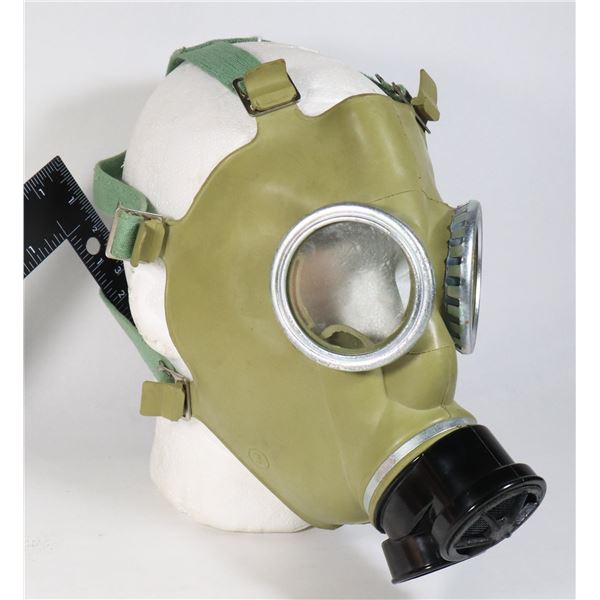 #189 COLD WAR GAS MASK EUROPEAN W/ STRAPS