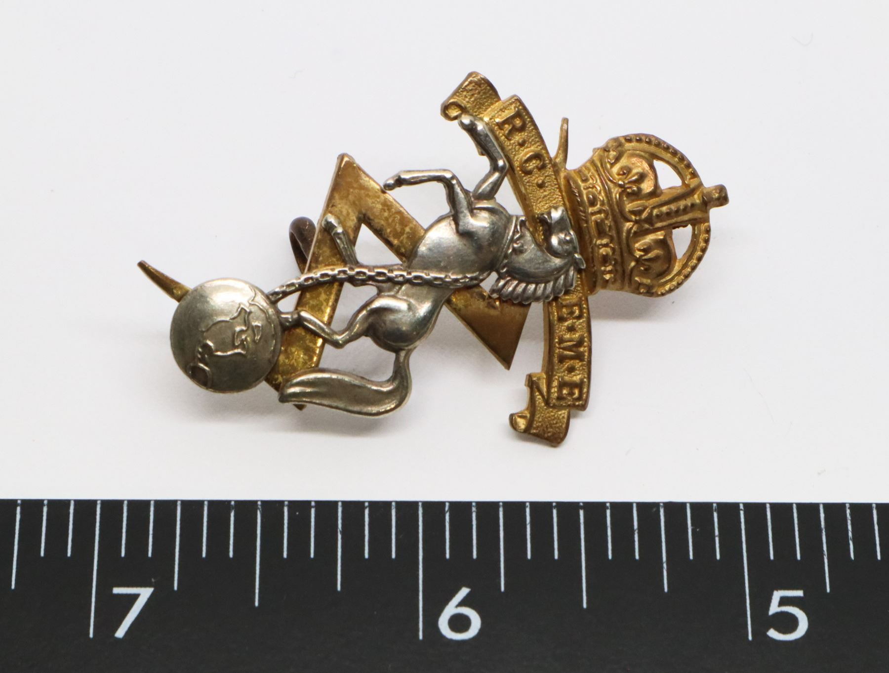 #344 OFFICERS RCEME WW2 CAP BADGE ROYAL CANADIAN