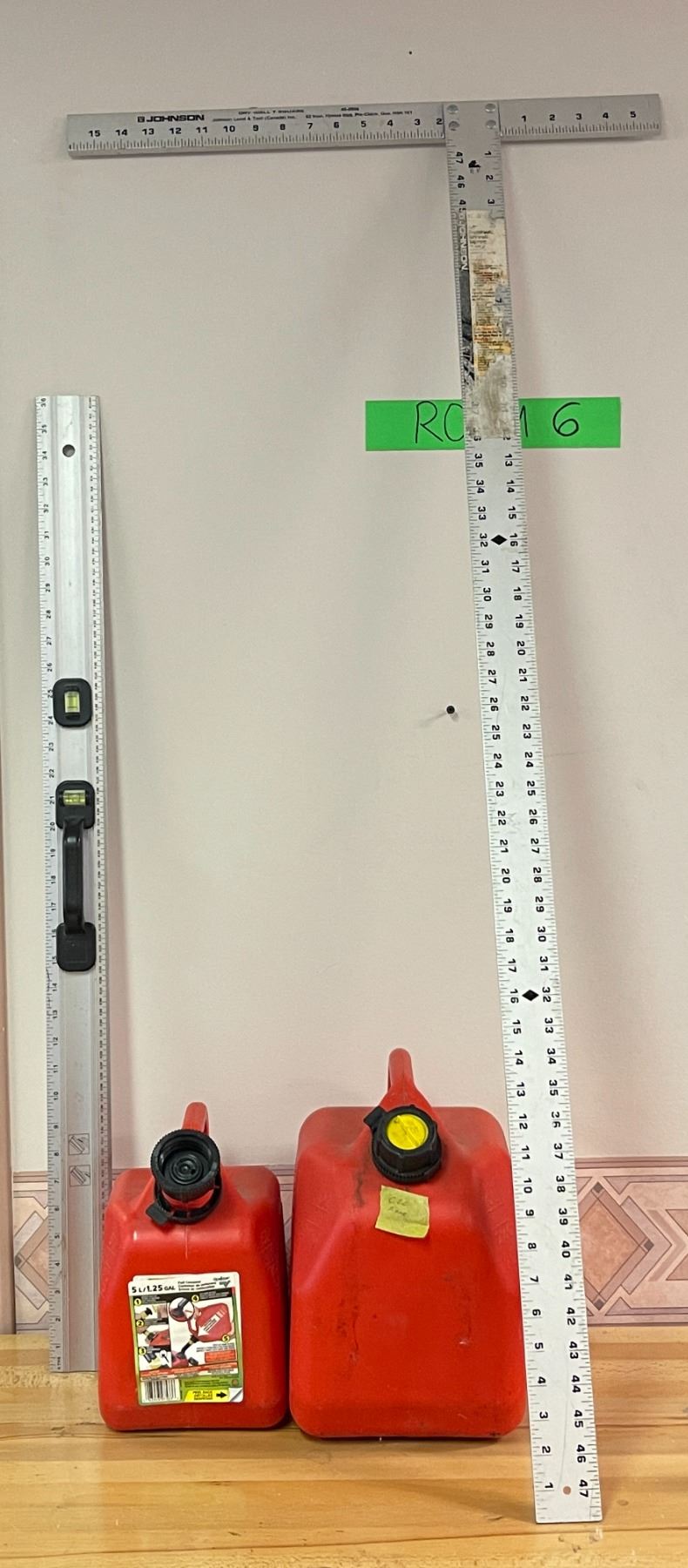 Drywall Ruler Group of 2 jerry cans ( 5L & 10L) w/ Johnson Aluminum Drywall T Square ...