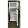 Image 3 : Vissani - 7.1 cu. ft. Top Freezer Refrigerator in Stainless Steel Look (approx 21 1/2" W x 21" L x 5